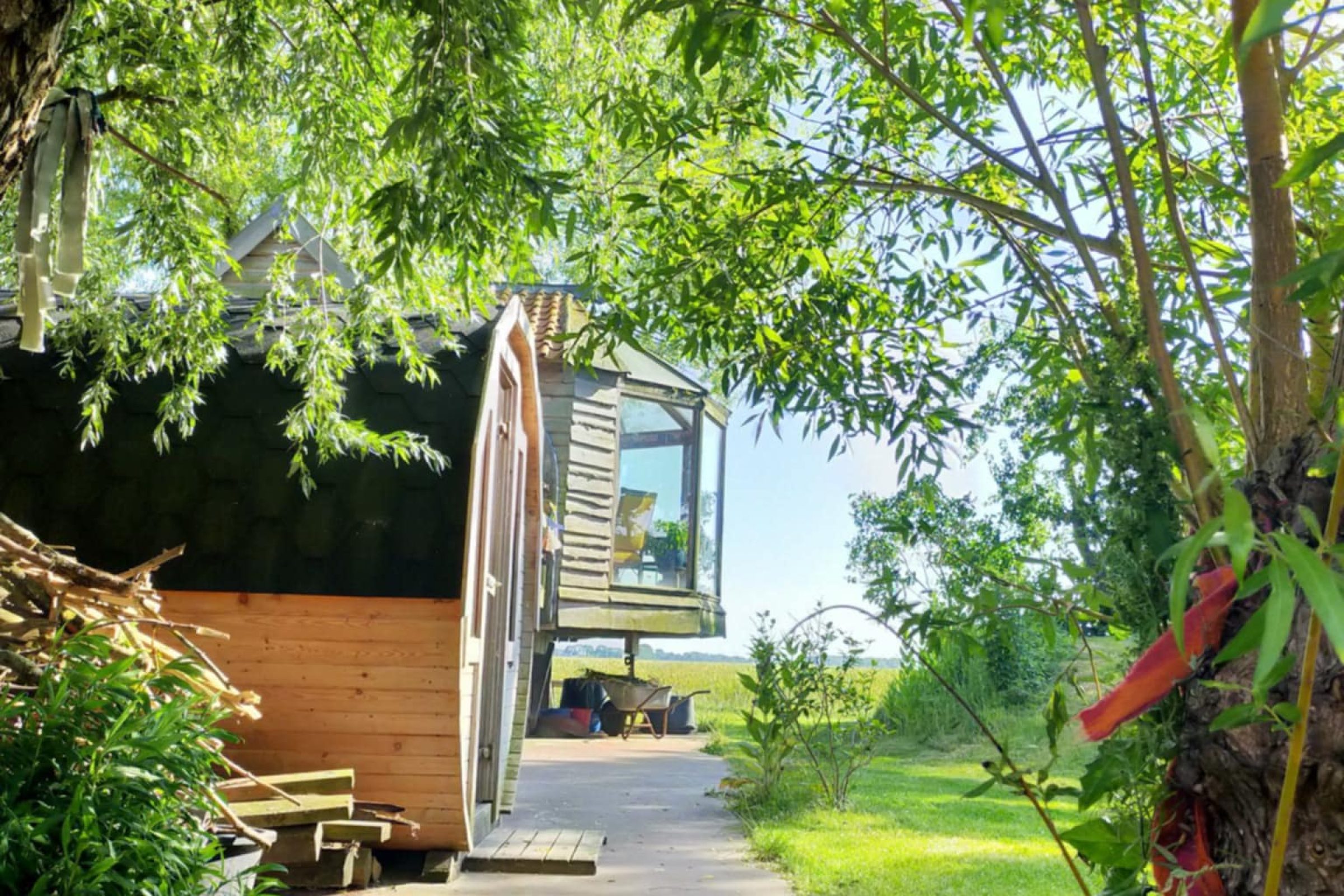 garden sauna treehouse vieuw